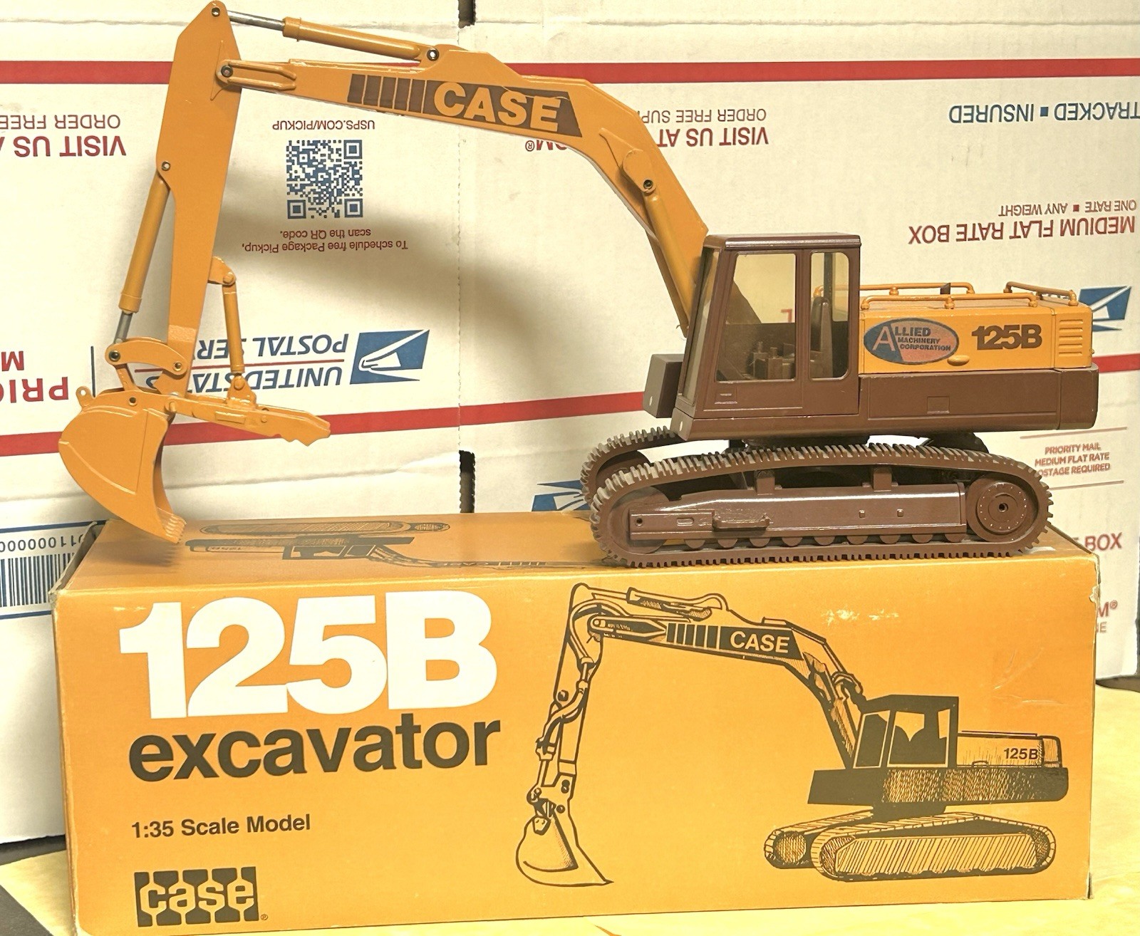 Conrad 1/35 Scale Case 125B Hydraulic Excavator w/Custom Hydraulic Thumb (Boxed)