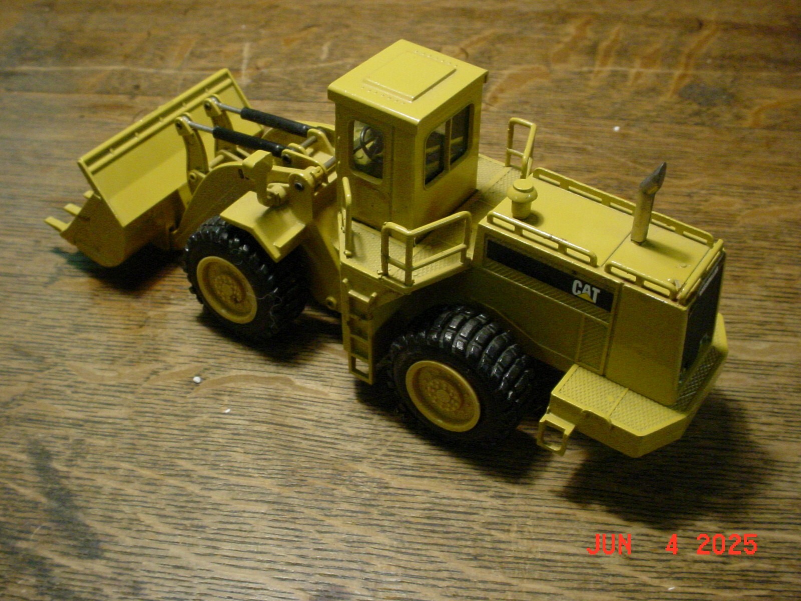 NZG Modelle Caterpillar 988B Front Wheel Loader 1/50 Diecast Model