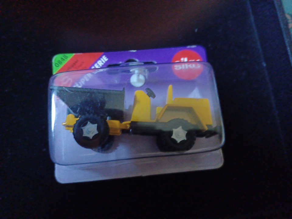 SIKU 0848 FRONTKIPPER DUMPER TRUCK ON BLISTER CONSTRUCTION TOY