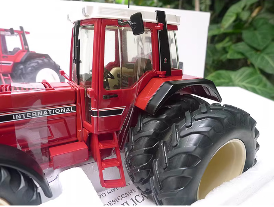 1:32 SCHUCO CASE International 1455 XL Tractor Farm Machine Diecast Model