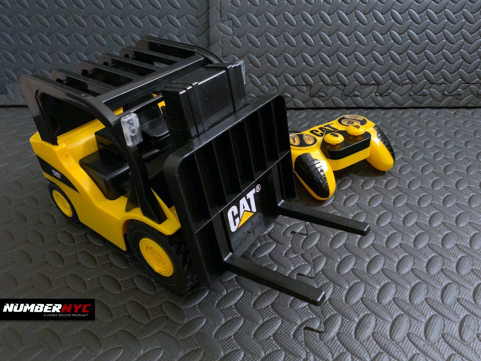 Vintage 1995 Toy State Industrial CAT Forklift CATERPILLAR Wired Remote Control
