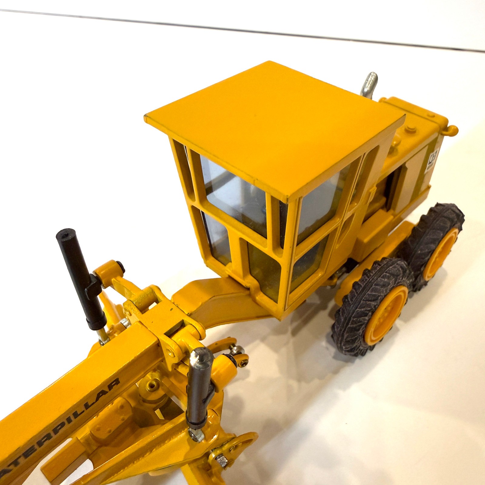 CAT Motorgrader Model 12G Scale 1:50 Die-cast Model NZG Models
