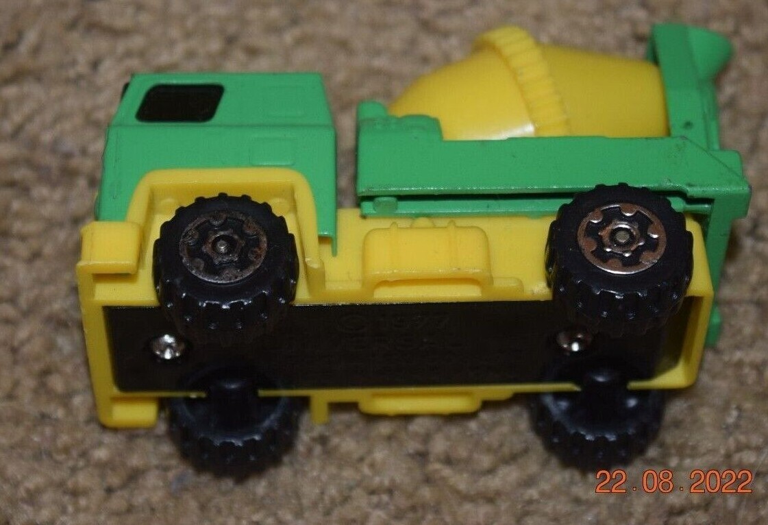 VTG, UNIVERSAL S-STEEL/PLASTIC CEMENT MIXER (3.25″ x 2.0″ x 2.0″) Pre-Own, 1977