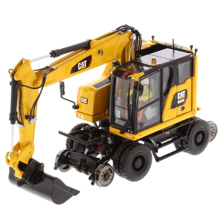 Cat M323F Railroad Wheeled Excavator Diecast Masters 1:50 Scale Model #85661 New