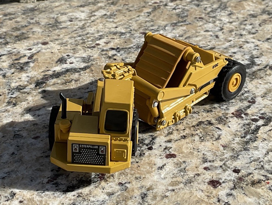 ERTL Caterpillar 613C Diecast Earth Mover Elevating Scraper Broken Belt Incl.
