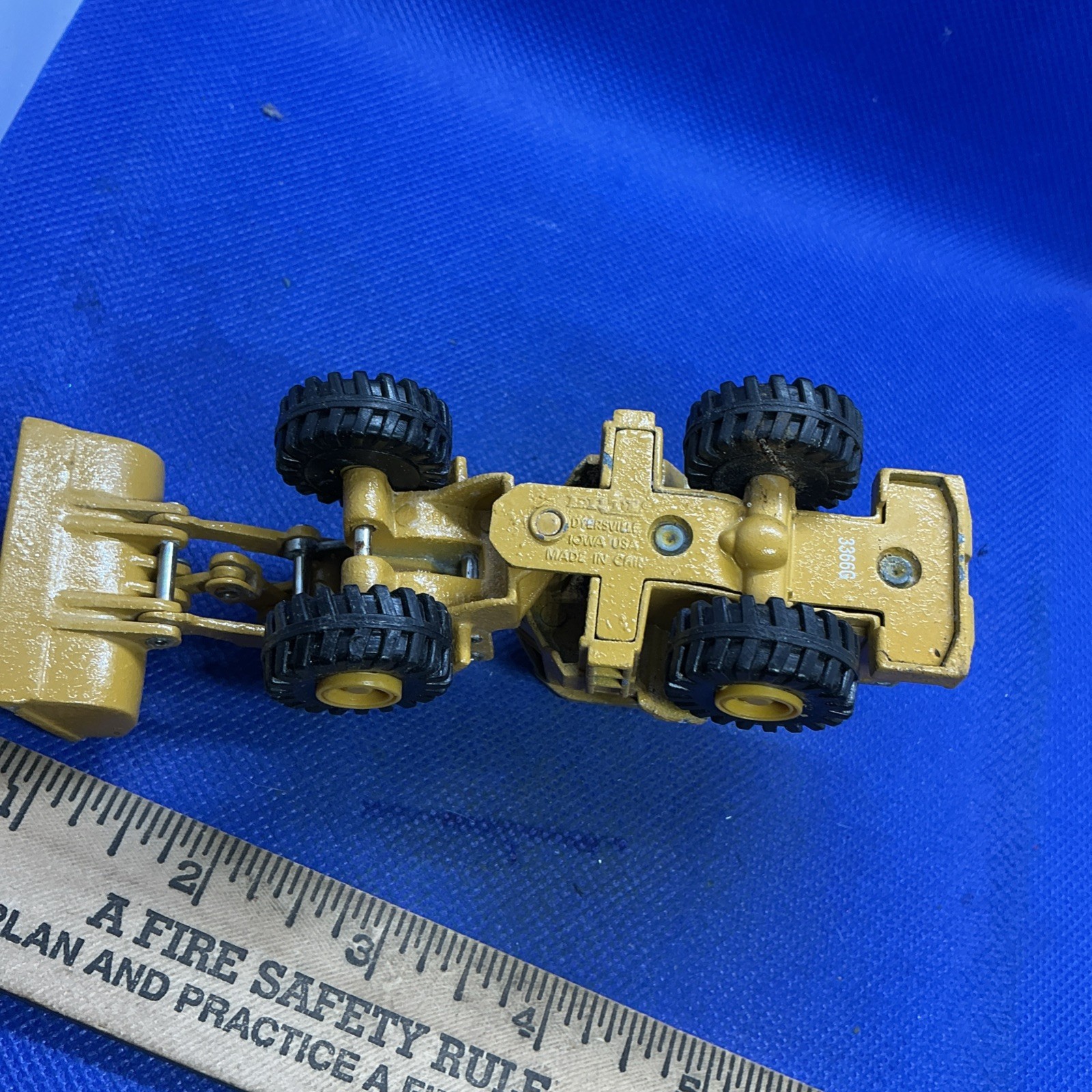 Vintage ETRL 1998 CAT 950F Wheel Loader 1:64 Scale Die Cast GC