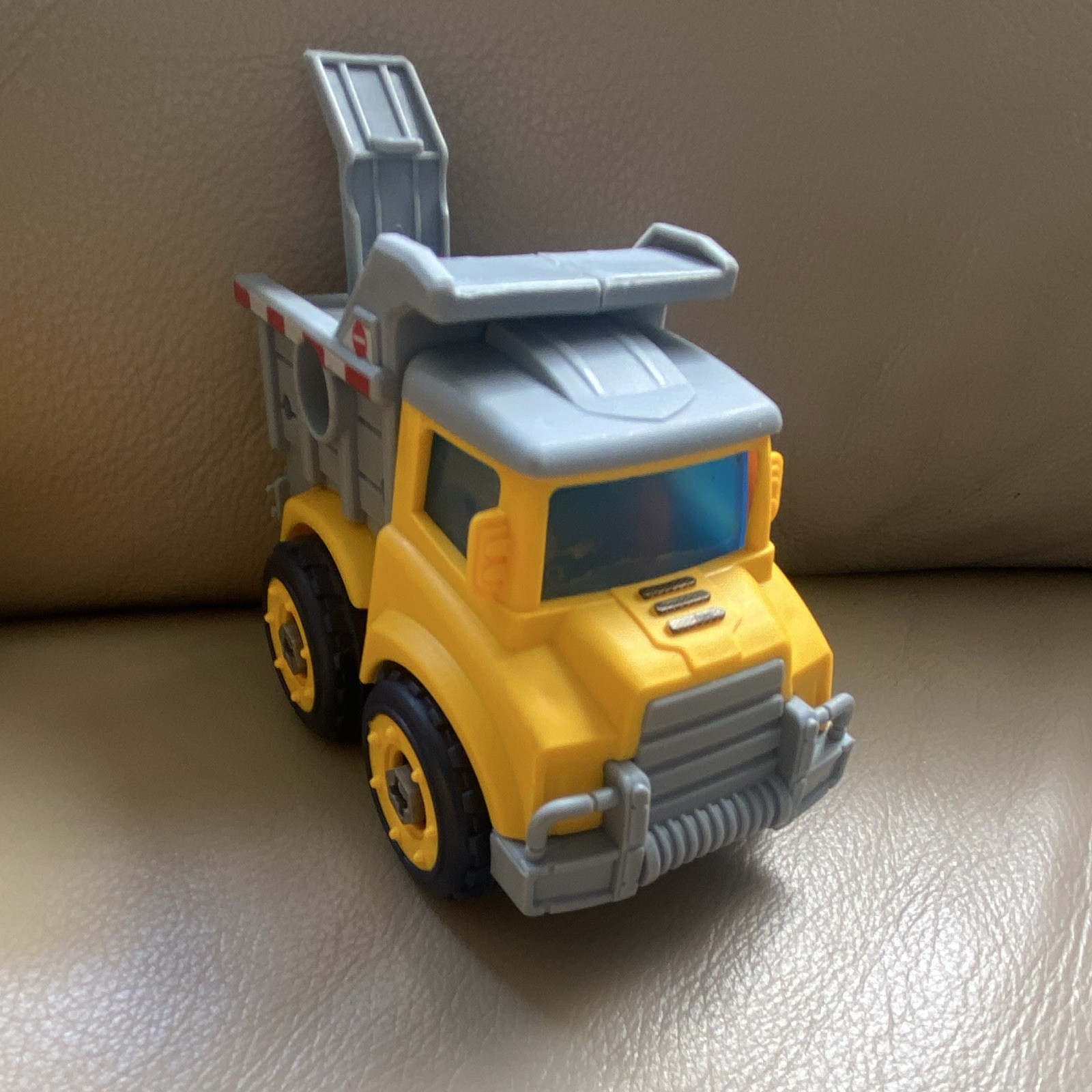5 Plastic Construction Work Trucks. Toy.