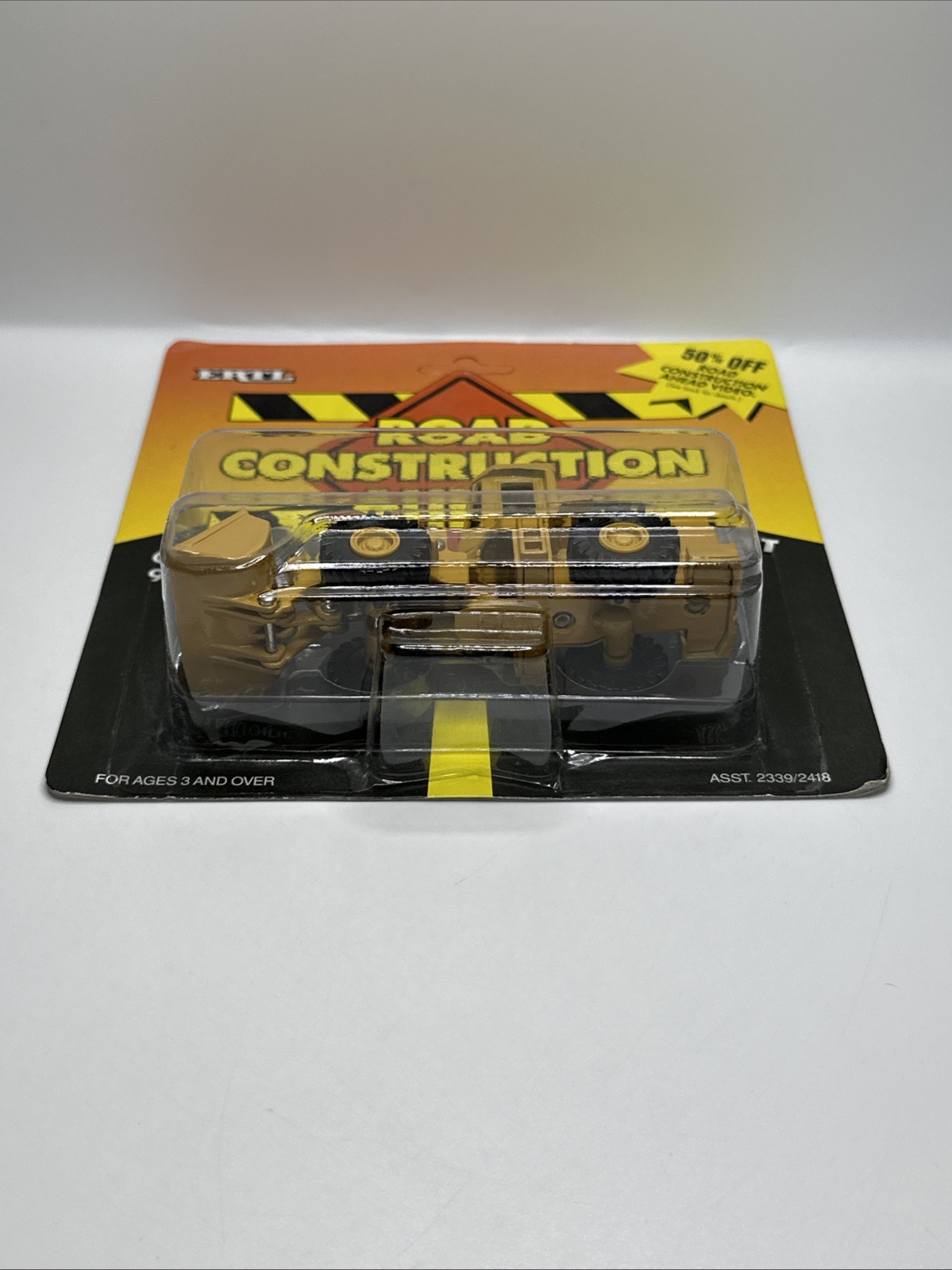 ERTL Road Construction Ahead Caterpillar 950F Wheel Loader 1995 Die-Cast NEW