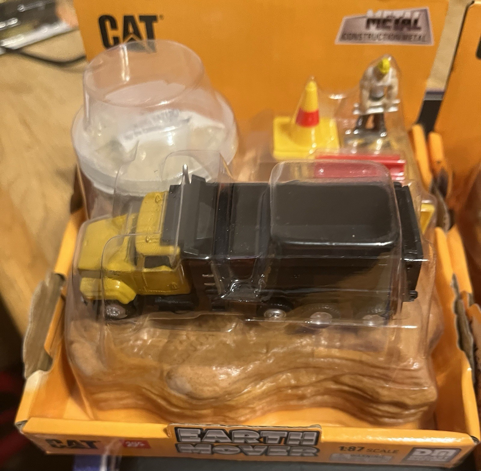 HO SCALE CATERPILLAR EARTH MOVER…1:87 by DIECAST MASTERS….3pc Lot