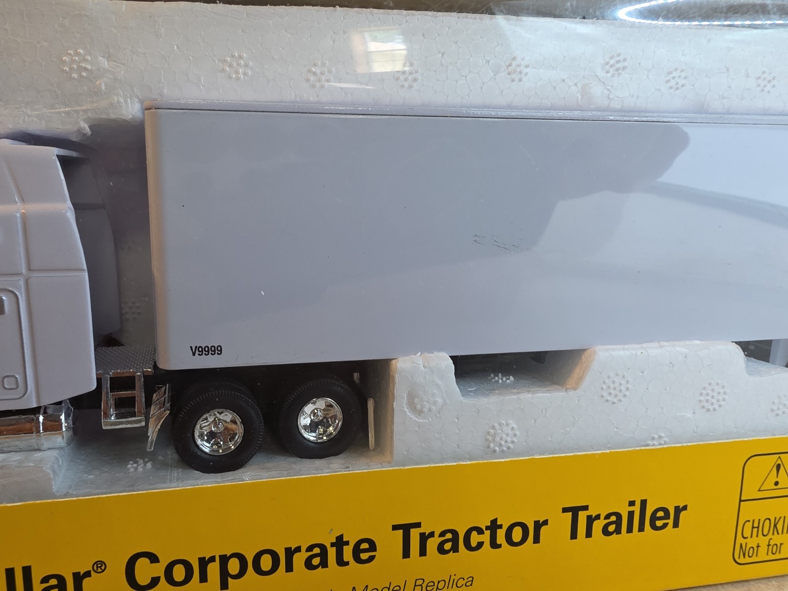 Norscot Die-cast Caterpillar Corporate Tractor Trailer 55078 1/64 Replica Cat