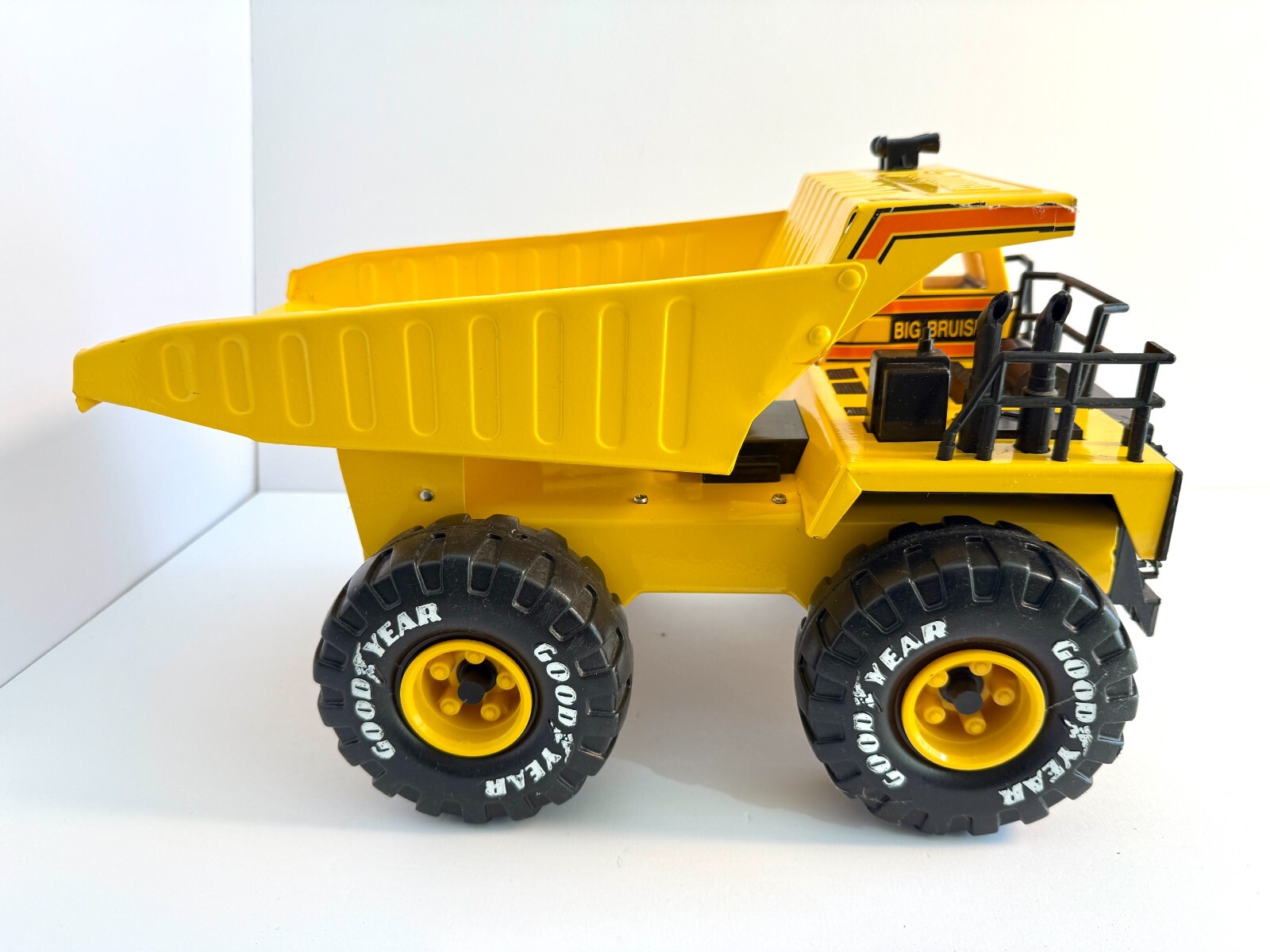Vintage 1991 Buddy L Big Bruiser Stamped Steel Dump Truck Lights & Sound