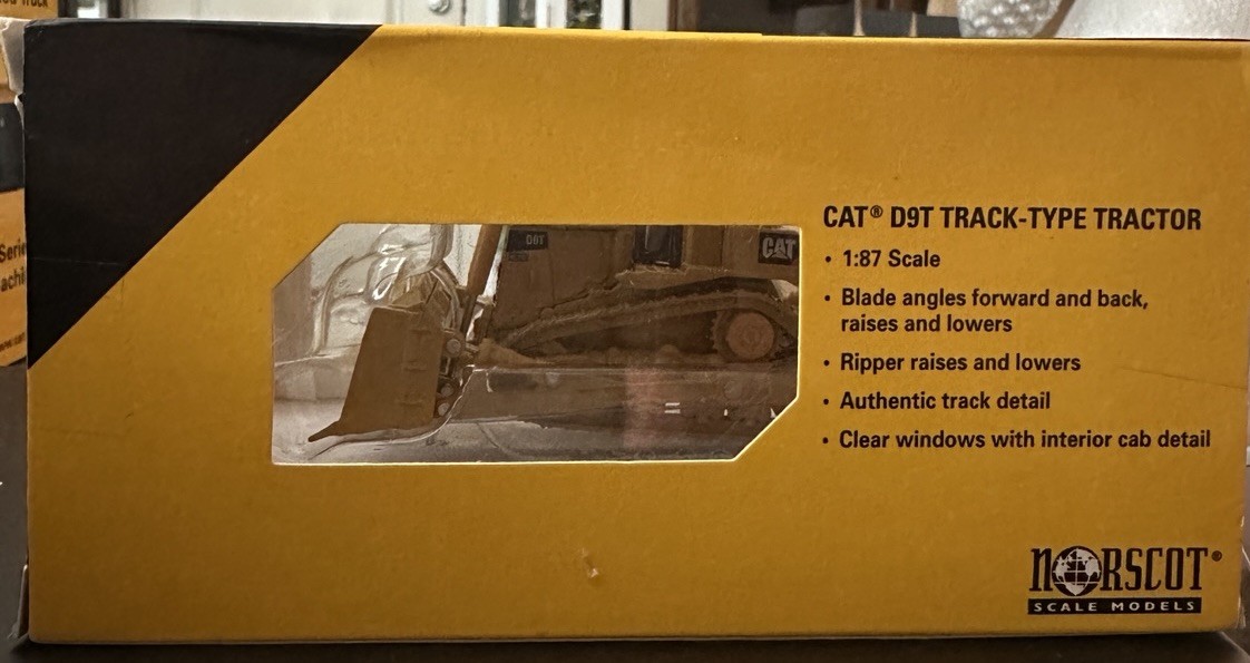 Norscot Cat D9T Track-Type Tractor 55209 Collectible Die-Cast Scale 1:87- New