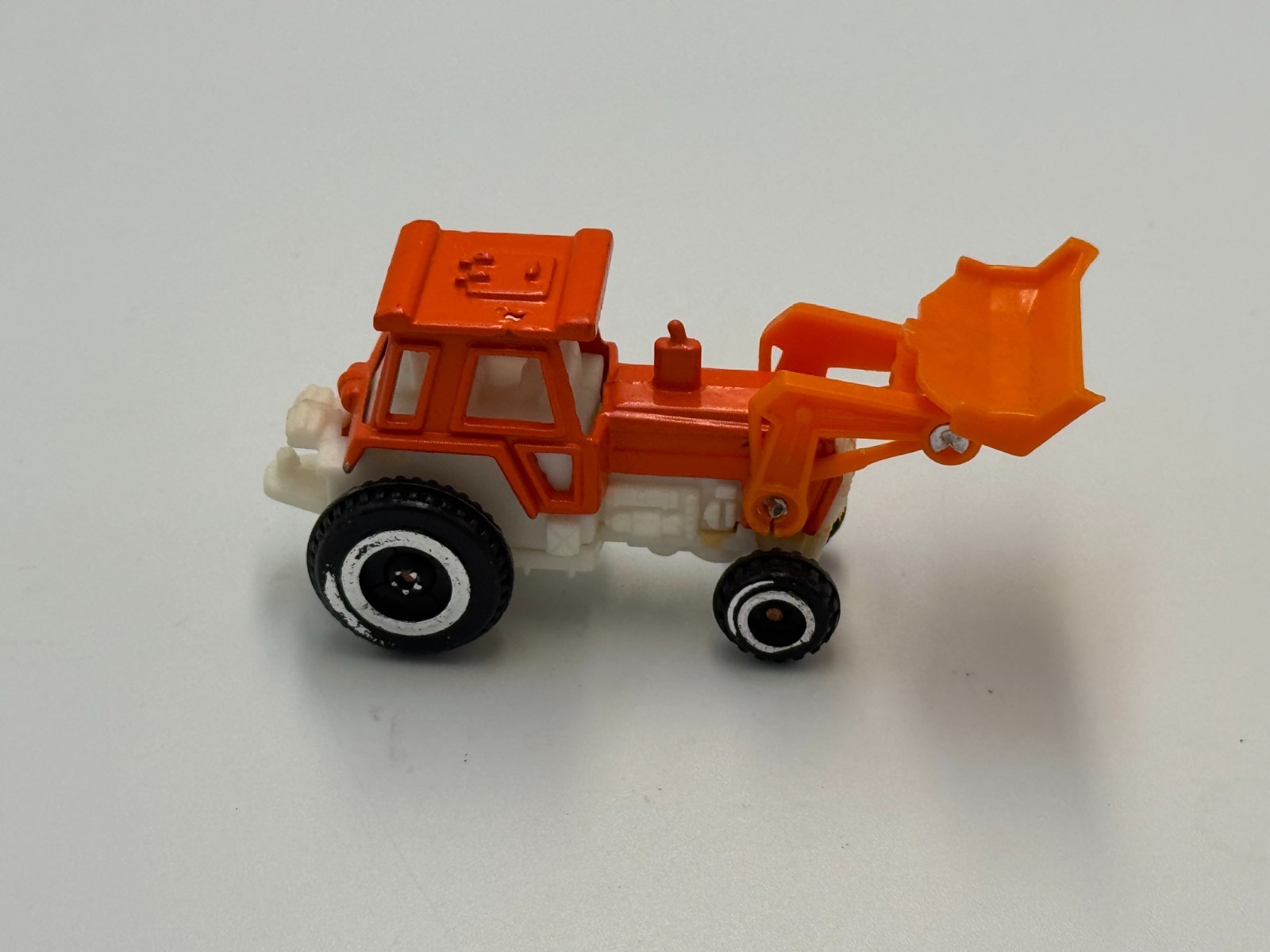 Unbranded Tractor Model – Diecast and Plastic Parts