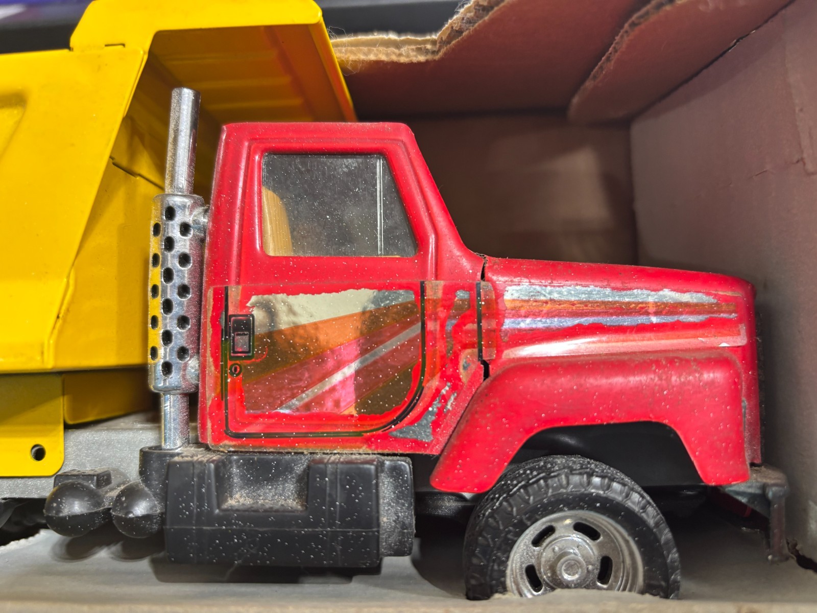 Vintage ERTL International S Series Dump Truck stock no. 3609 in box