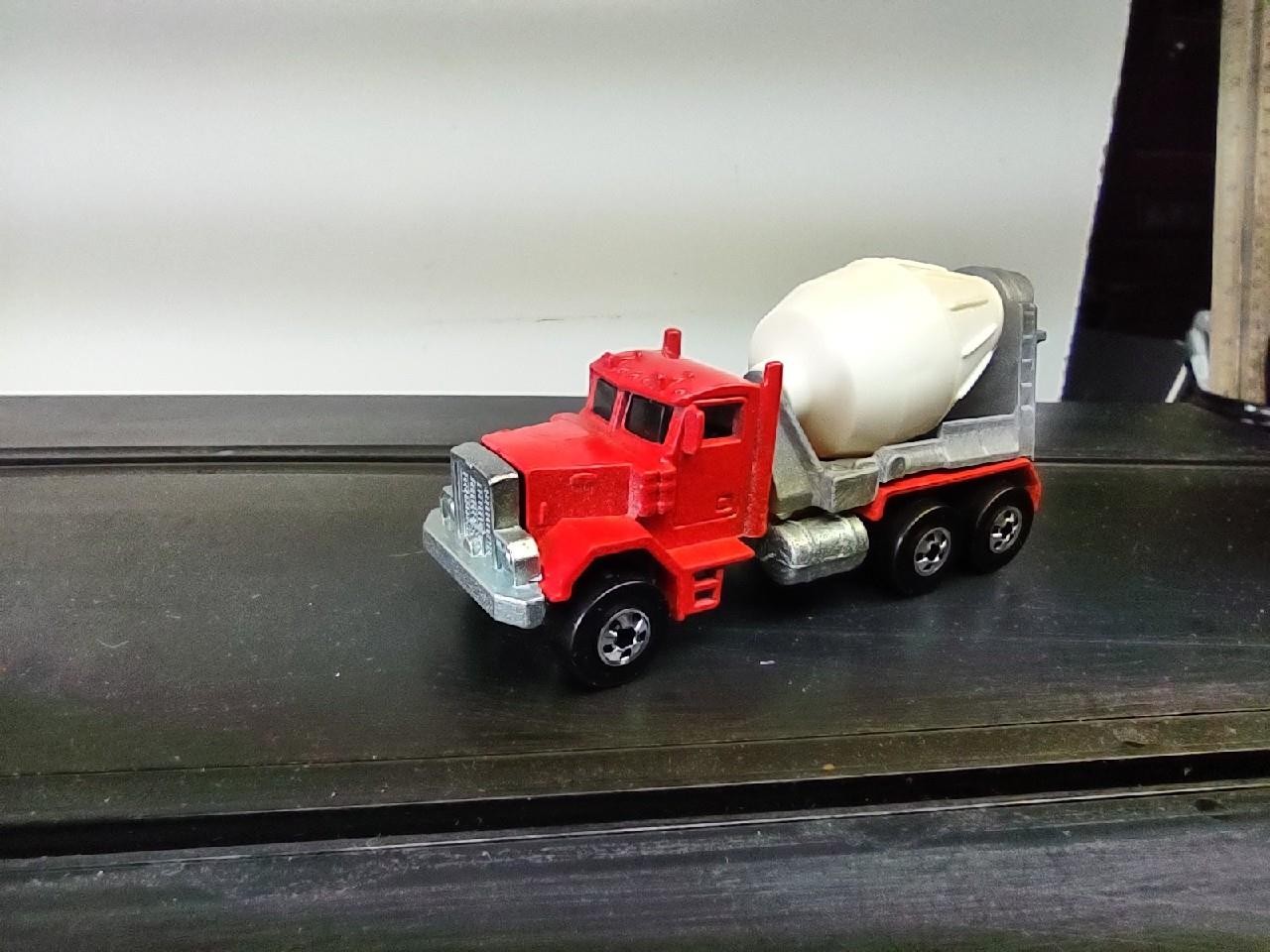 Hot Wheels Peterbilt Cement Mixer Workhorses Malaysia Base Excellent Condition
