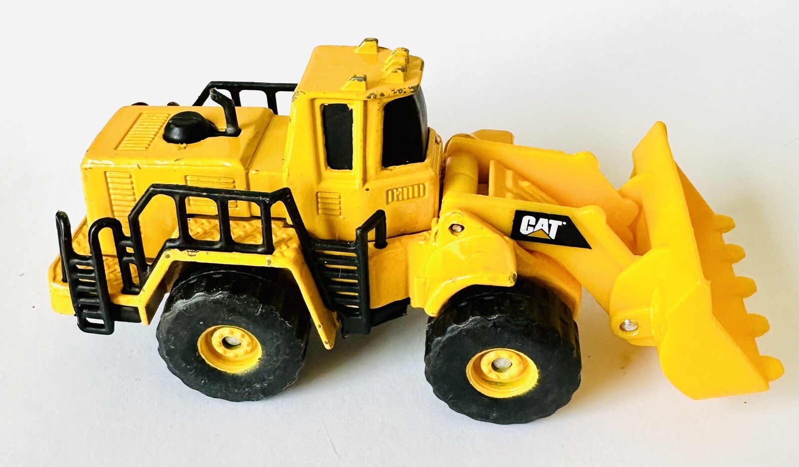 Funrise Cat Earthmover/Dozer – 2019 Caterpillar Heavy Equipment Toy 4” Length