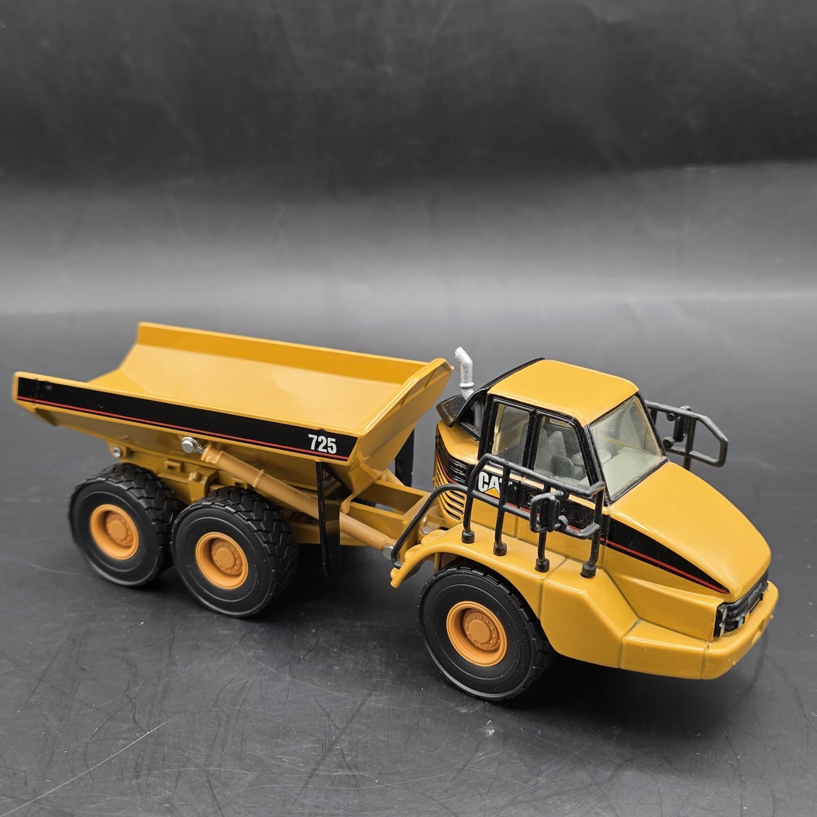 Norscot # 55073 Amer Cons Eqpt – Caterpillar 725 Articulated Truck 1:50 MIB