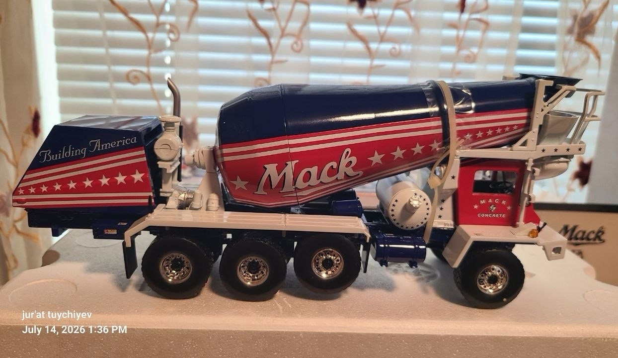 Mack FCM Series Front Discharge Cement Mixer No. 500 Limited Ed 1:34 Diecast
