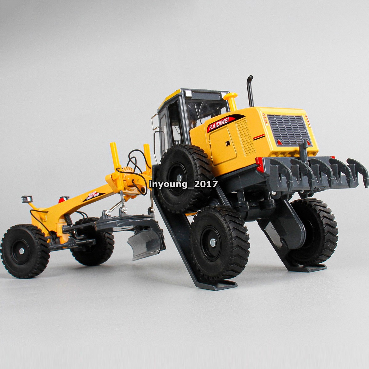 1:35 Grader Truck Toy Diecast Construction Toys Vehicle for Boys Kids Adults