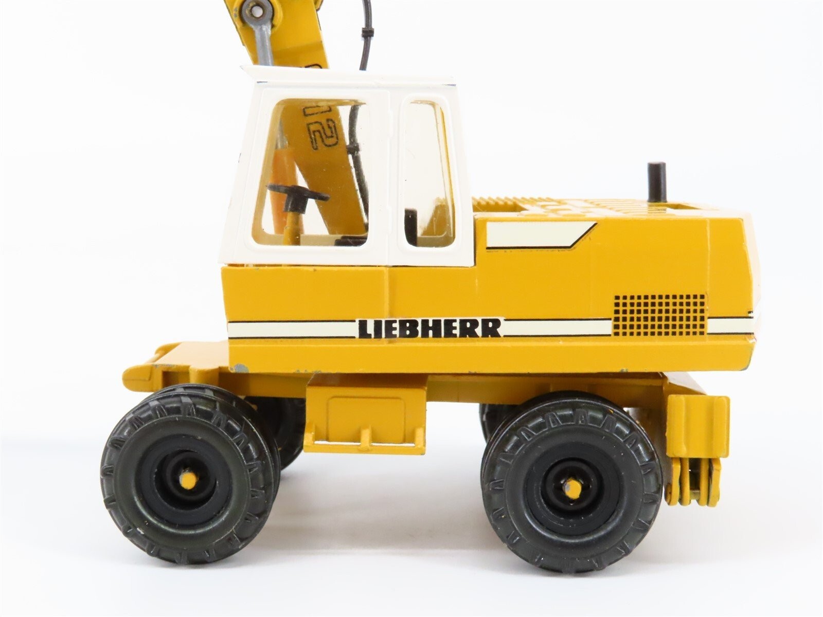 Liebherr A 912 Wheeled Excavator Clam and Bucket – Conrad 1:50 Scale Model #2822