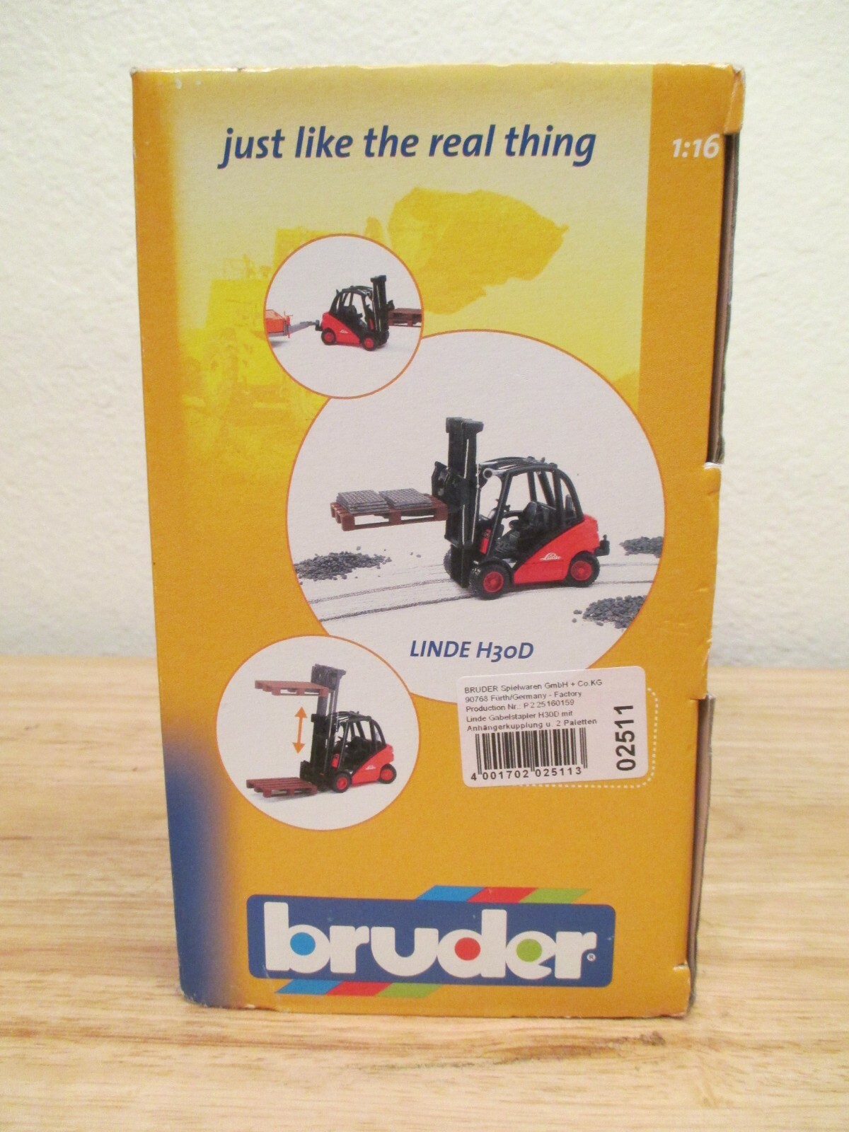 Linde H30D Red/Black Forklift with 2 Pallets by Bruder 02511