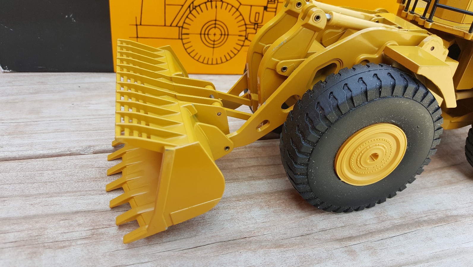 Norscot NZG 478 Caterpillar CAT 994D Wheel Loader NIB O Scale 1/50th Scale