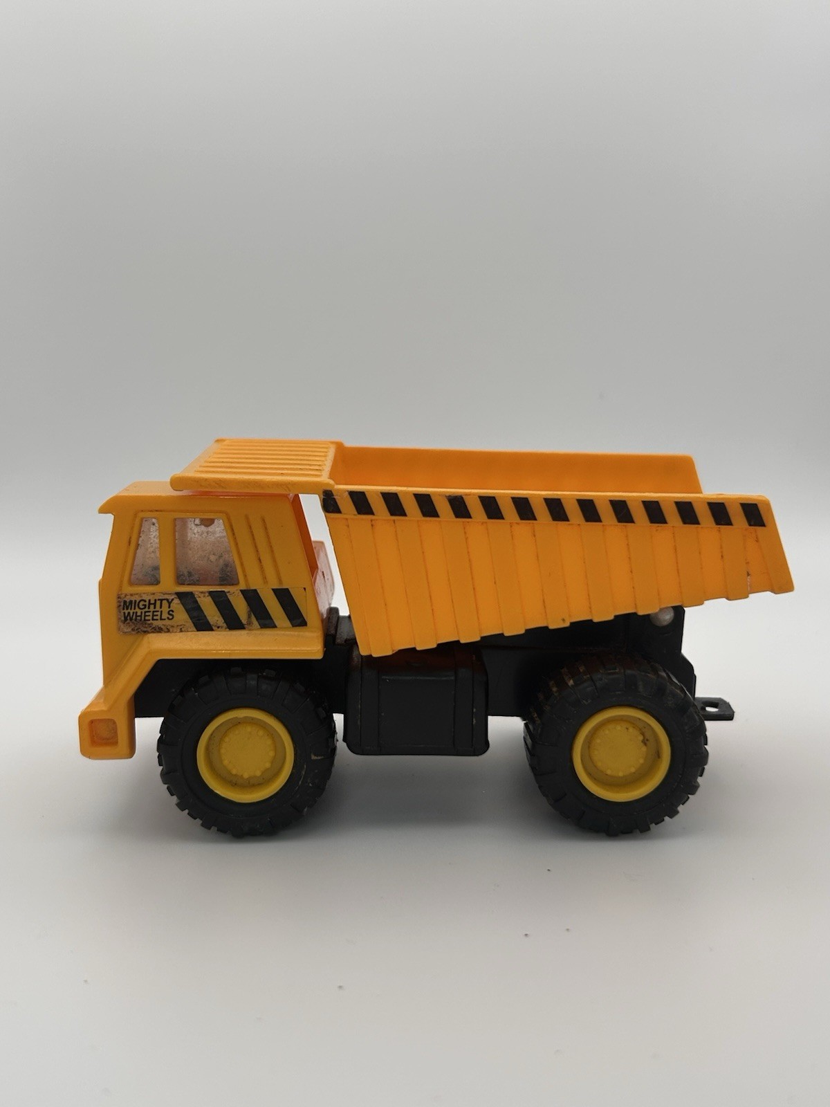 Vintage SOMA 1998 Mighty Wheels Die Cast Yellow Dump Construction Truck 1:64 Toy