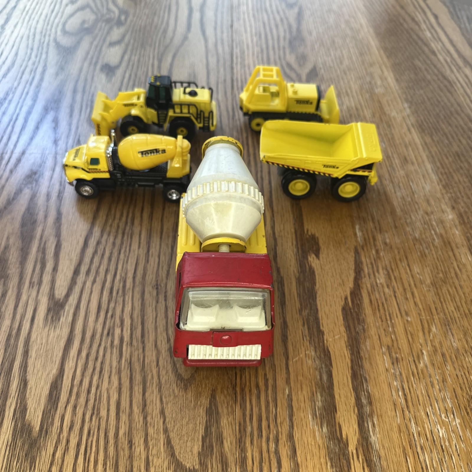 VTG TONKA 1970s CEMENT MIXER Truck Pressed Steel Red/Yellow White Mixer