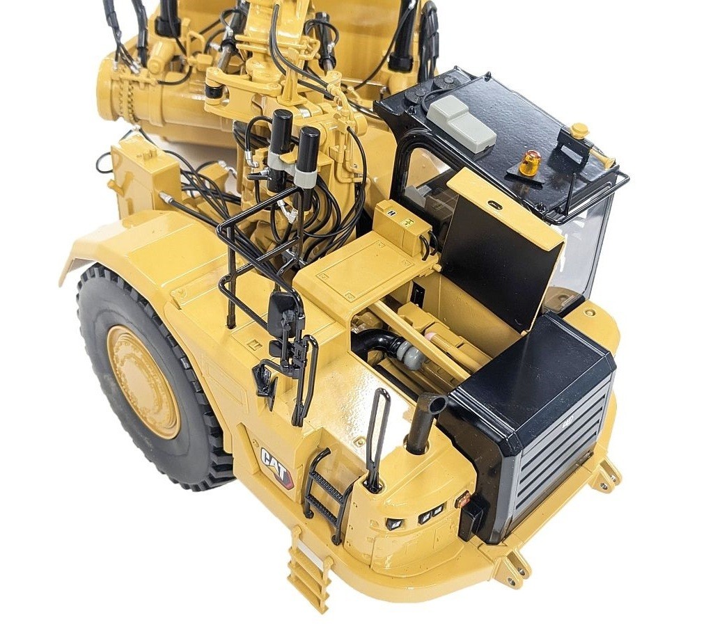Caterpillar Cat 657 Push-Pull Scraper – CCM 1:24 Scale Diecast Model New 2026