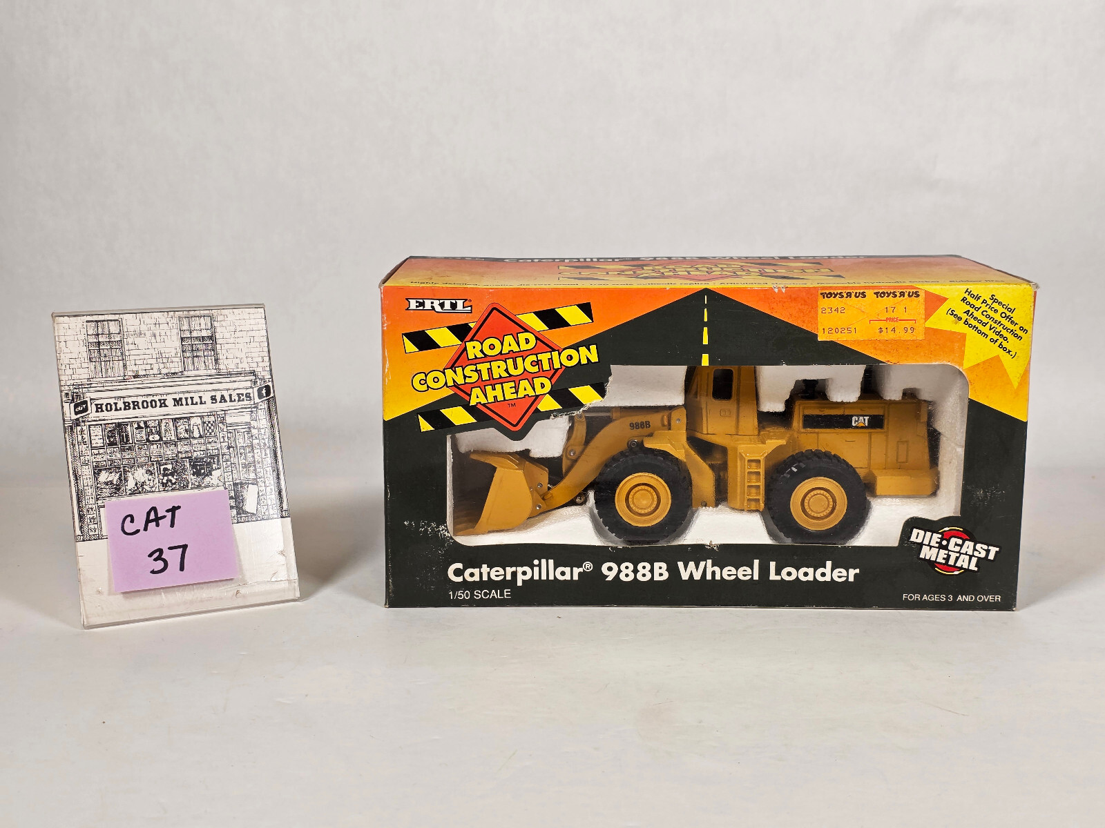 Ertl 2435 • Caterpillar • CAT 988B Wheel Loader • 1:50 Scale