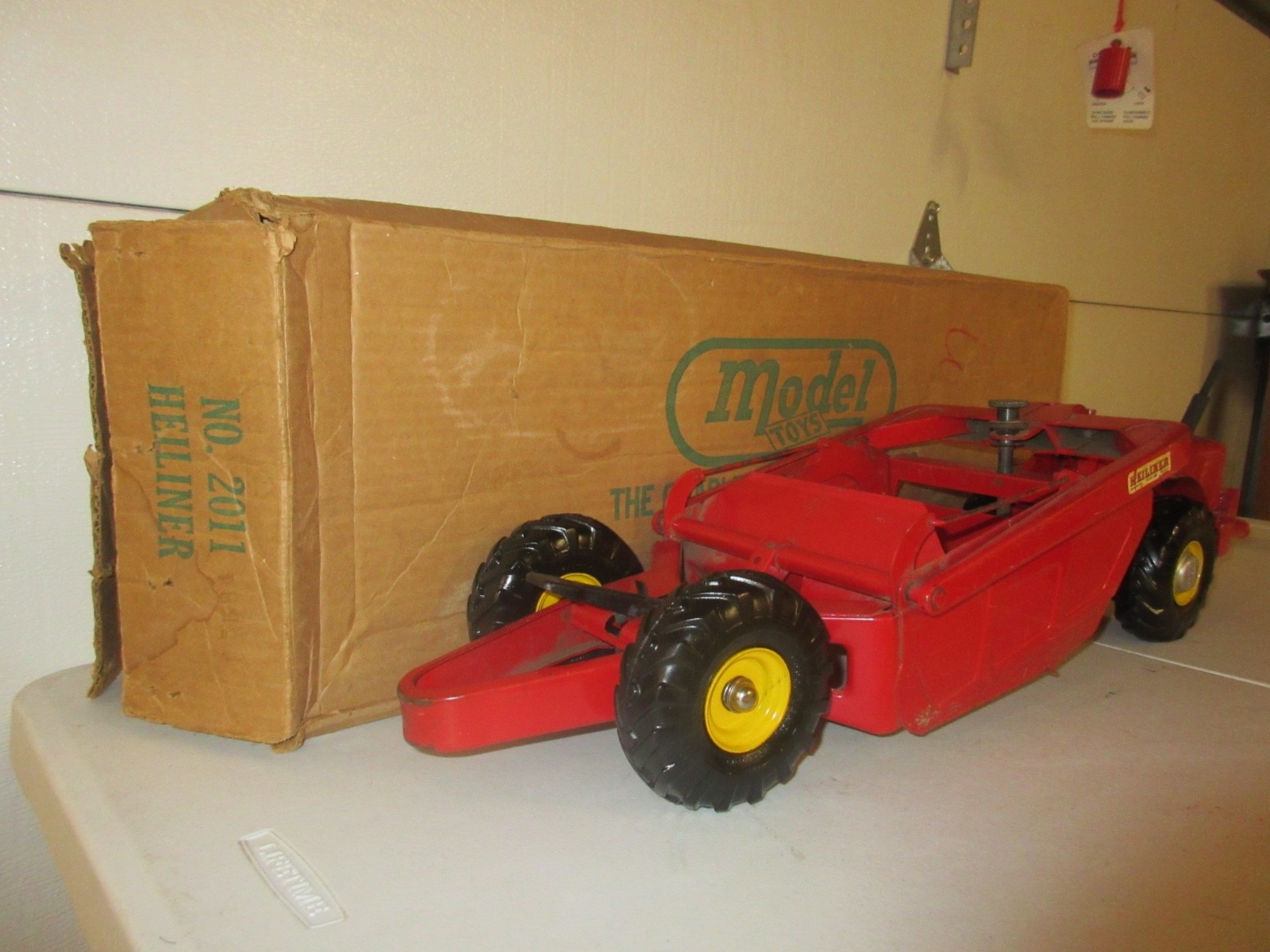 1950s Doepke Model Toys 29″ Heiliner Earth Mover Scraper w/ Original Box