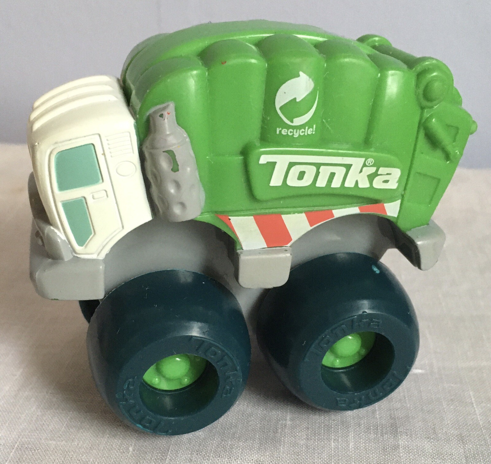 Set Tonka preschool toys, Dump truck, recycling truck, and fire truck