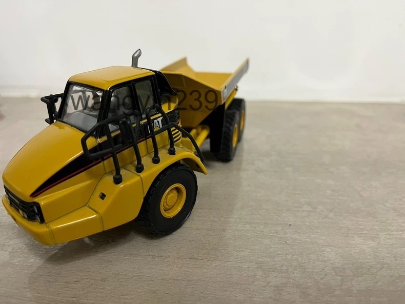 1:50 CAT 725 Articulated Dump Truck Alloy Model