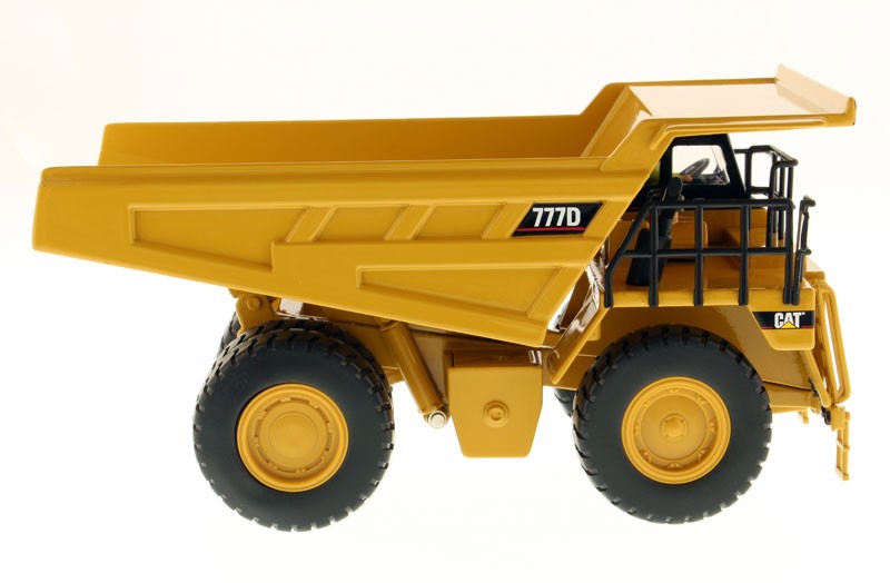 DIECAST MASTERS – CATERPILLAR 777D with Figure – 1/50 – DCM85104