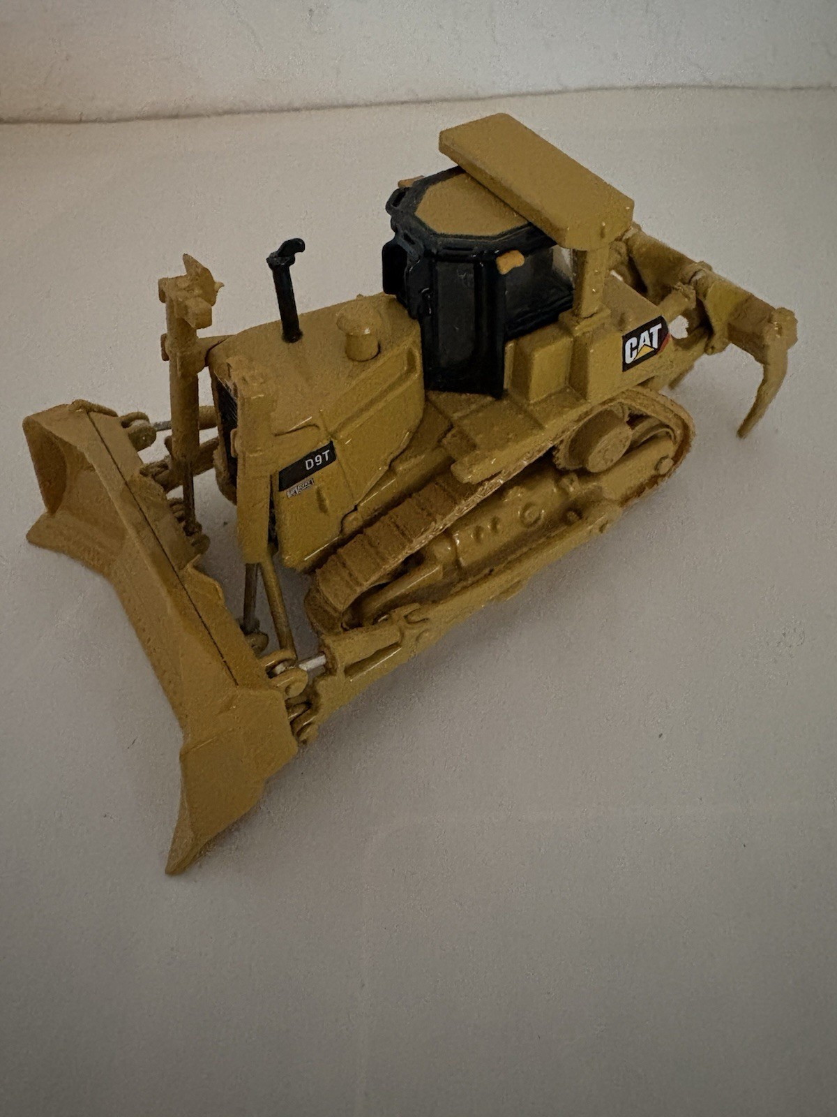 CAT D9T Track-Type Tractor 1:87 Die-Cast Model Replica Yellow/Black 1:87 Scale