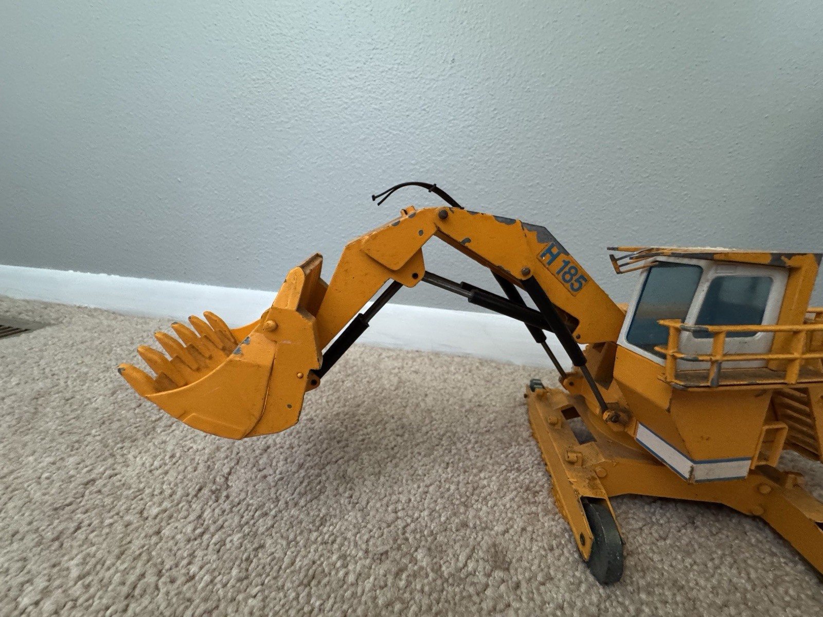 Vintage NZG 1/50 Scale Die-Cast Demag H185 Crawler Excavator Germany As Is Nice