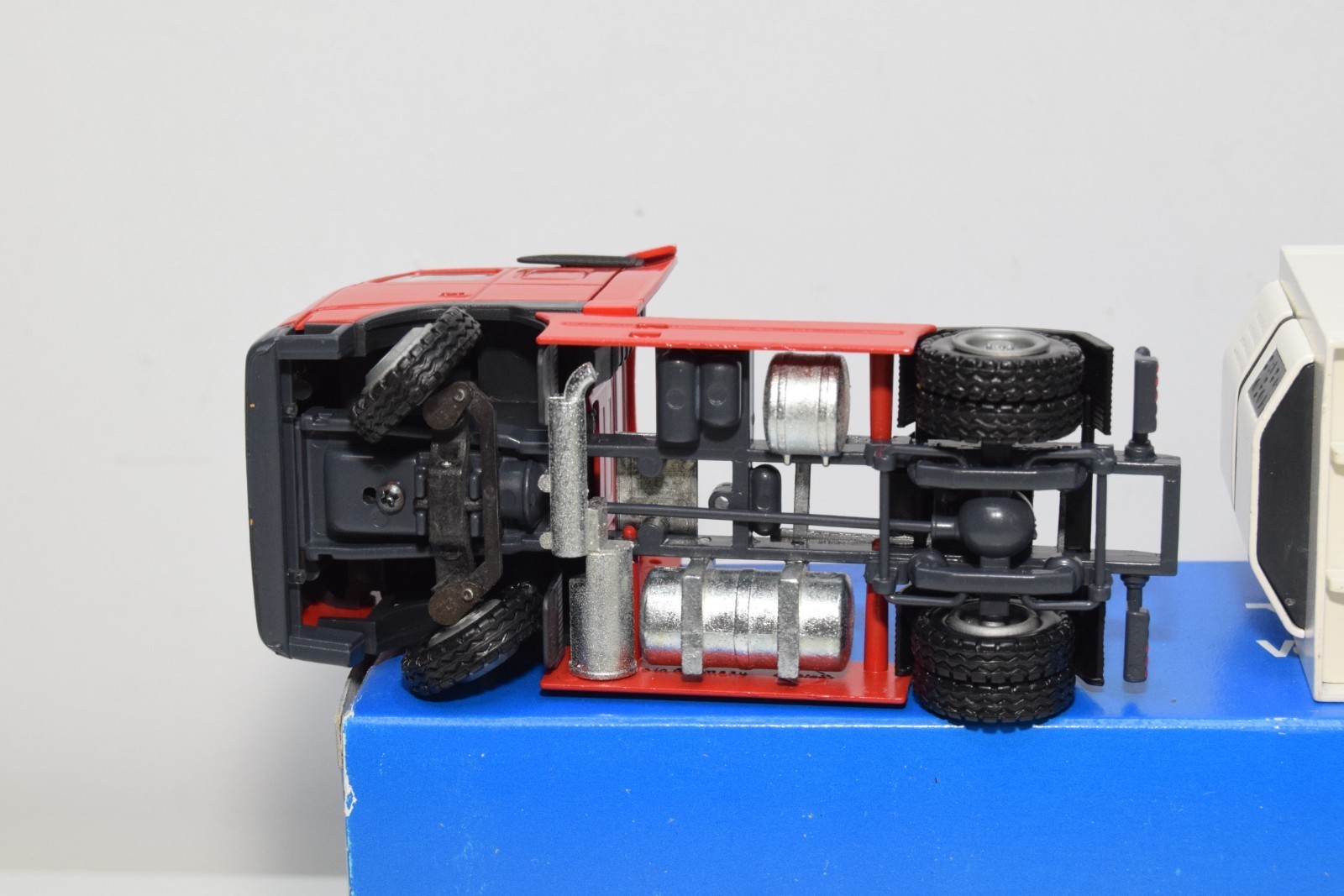 B71 1:50 CONRAD 280963 VOLVO FH12 4X2 TRUCK 3 AXLE SEMI TRAILER NMIB