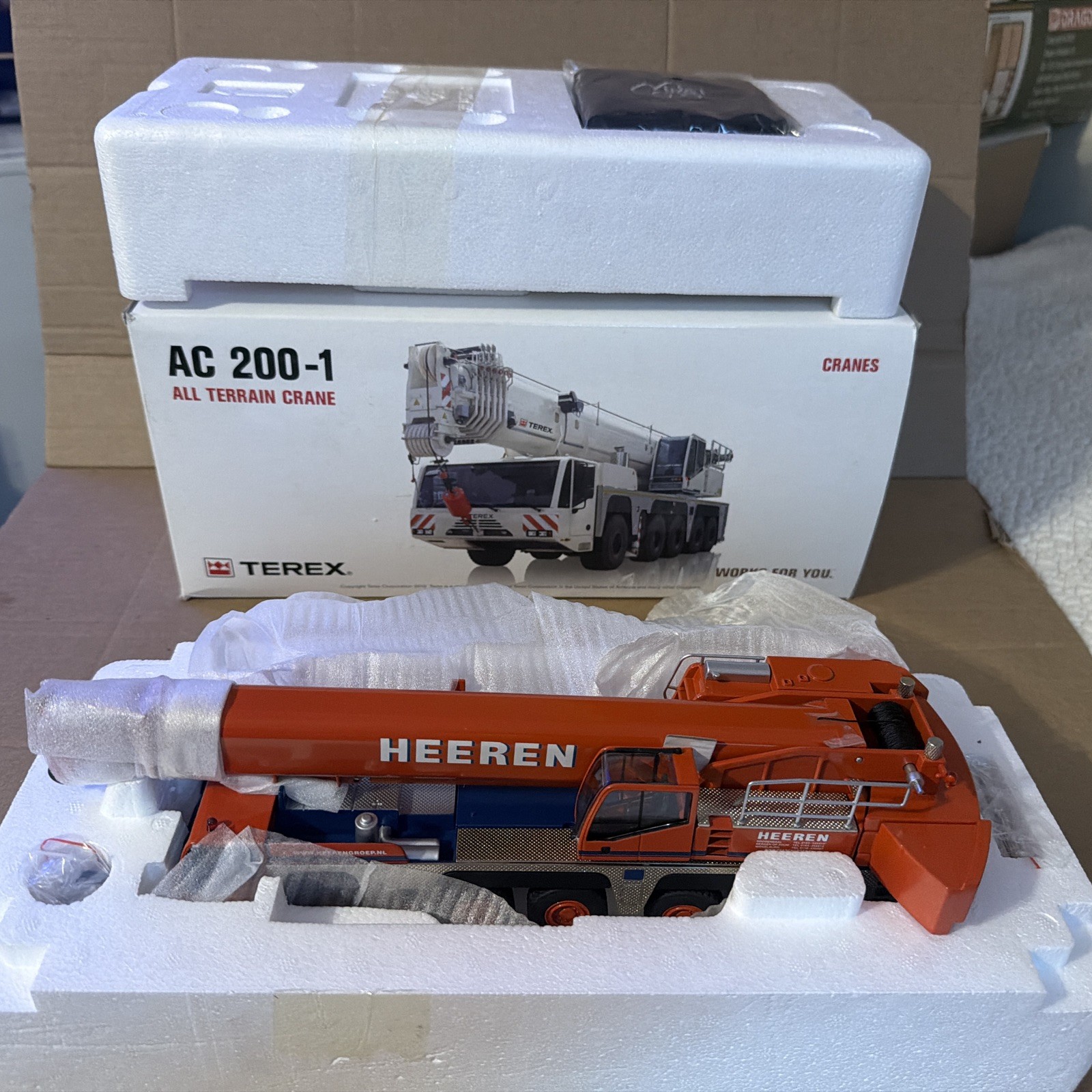NZG 869-01 Terex AC200-1 Mobile Hydraulic Crane – HEEREN 1/50 Die-cast New