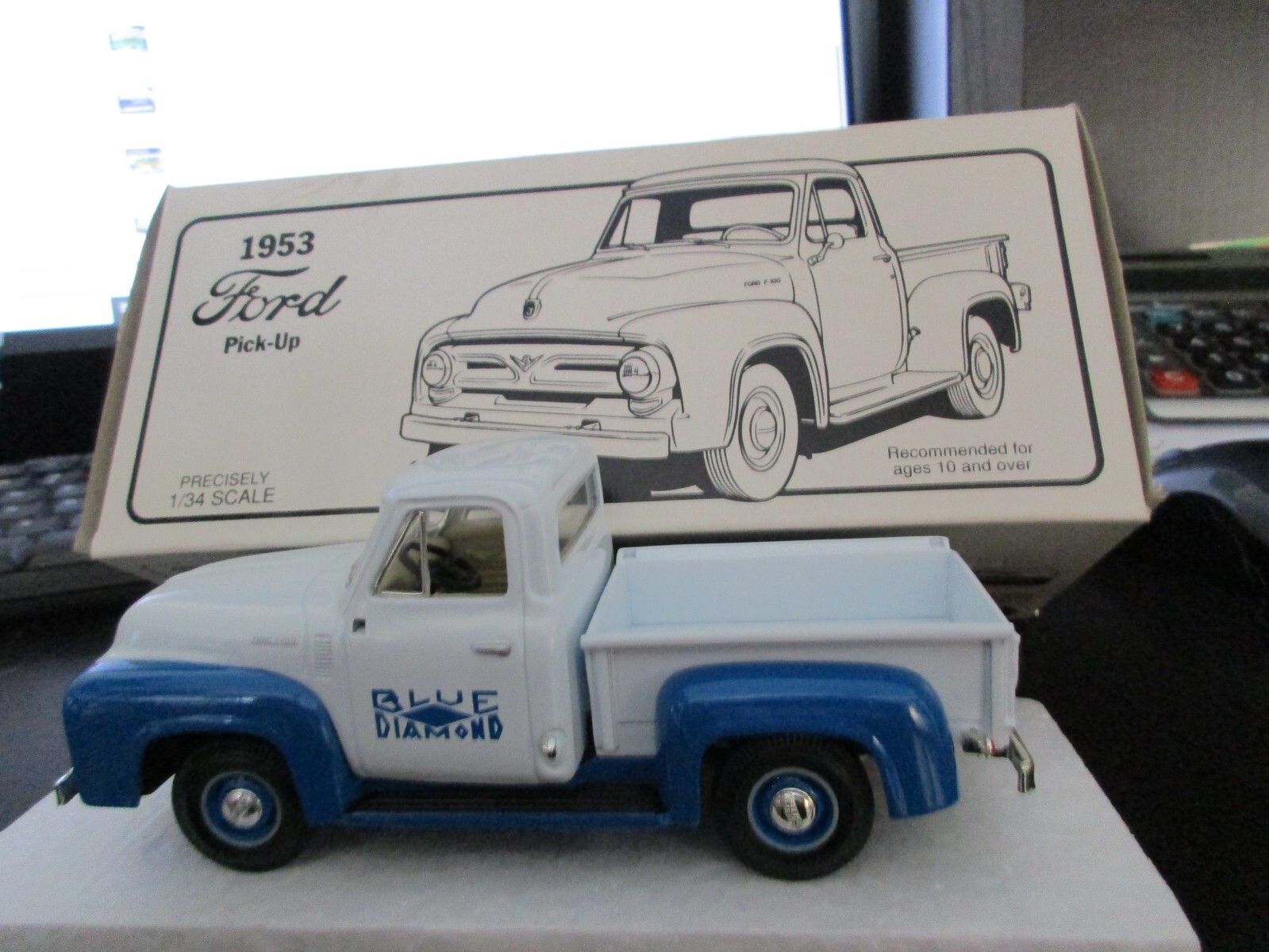 1995 First Gear-” BLUE DIAMOND ” 1953 Ford F-100 Pickup 1:34 #19-1842