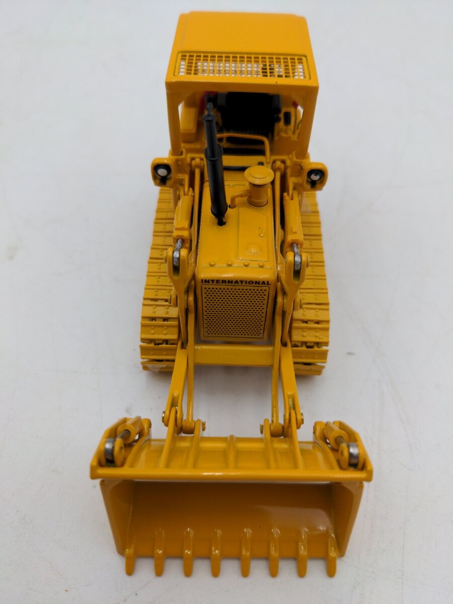 First Gear 50-3058 1:50 DC International Harvester 175C Crawler/Loader W/Driver