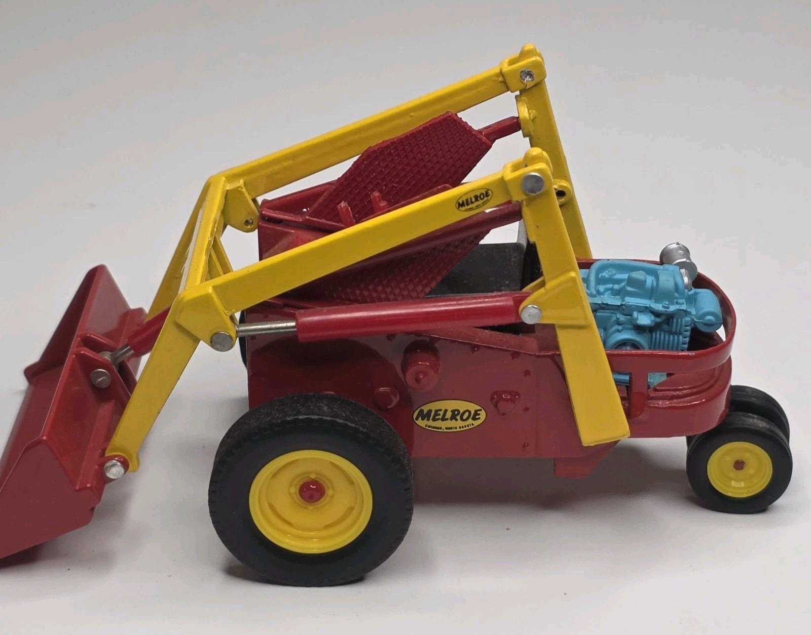 Melroe Bobcat M-200 Loader Clover 1:25 Scale Diecast Model #6722771 – No Box