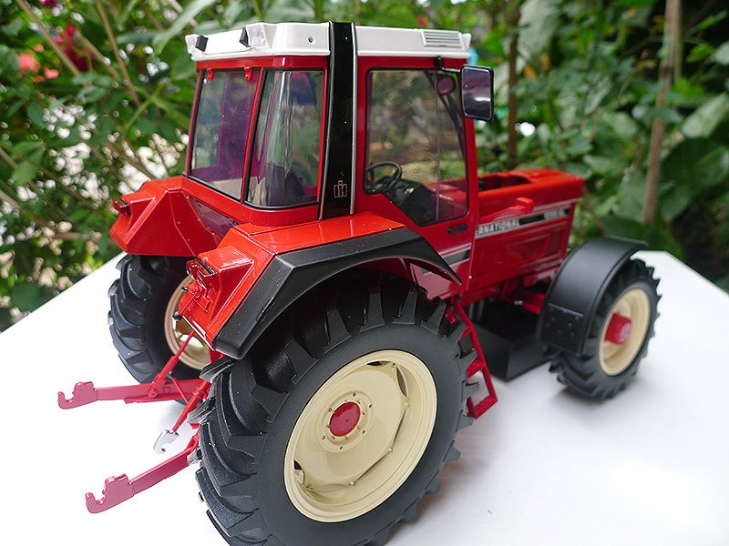 1:16 UH International 1255 XL Tractor Farm Vehicle Machinery Diecast Alloy Model