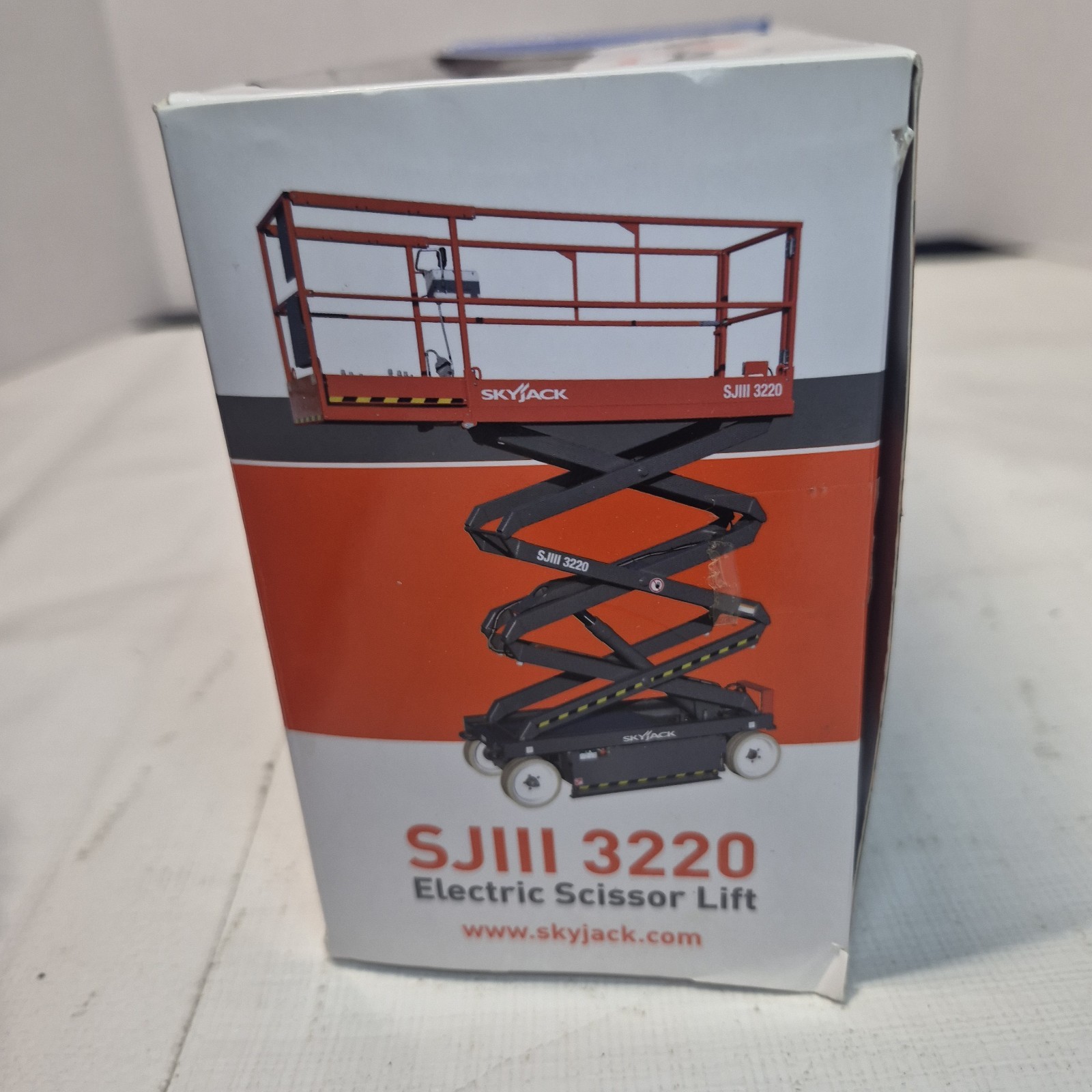 Norscot Skyjack SJIII 3220 Diecast Model Scissor Lift ELECTRIC SCISSOR LIFT 1/25