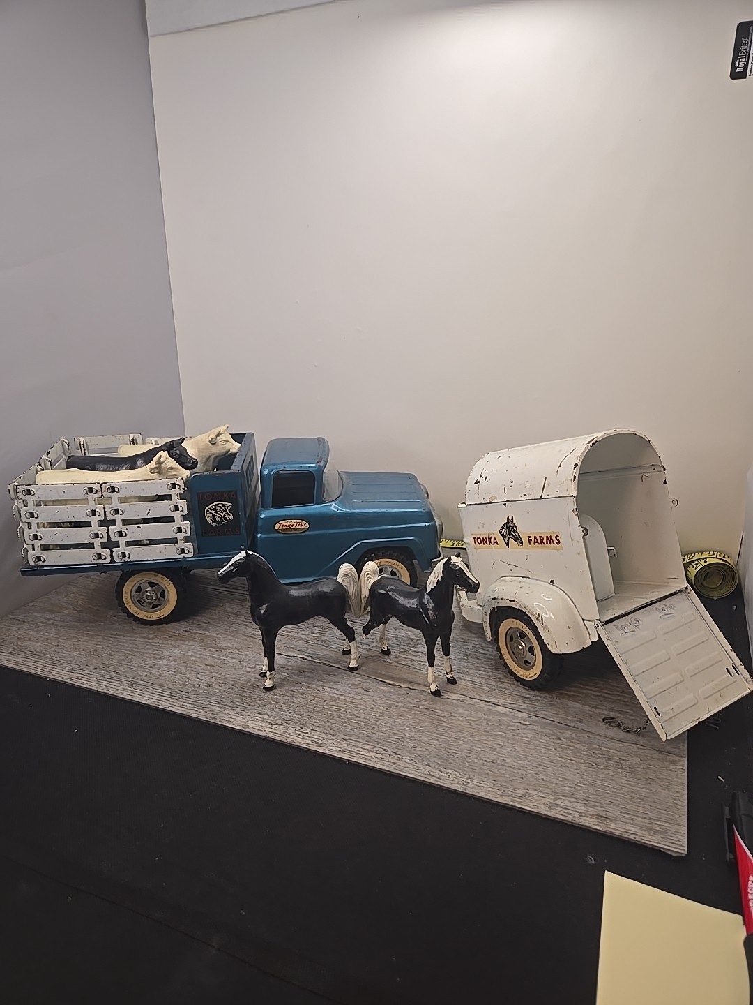 TONKA FARMS 1960’s TOYS FORD STAKE TRUCK HORSE TRAILER 2 HORSES TURQUOISE BLUE