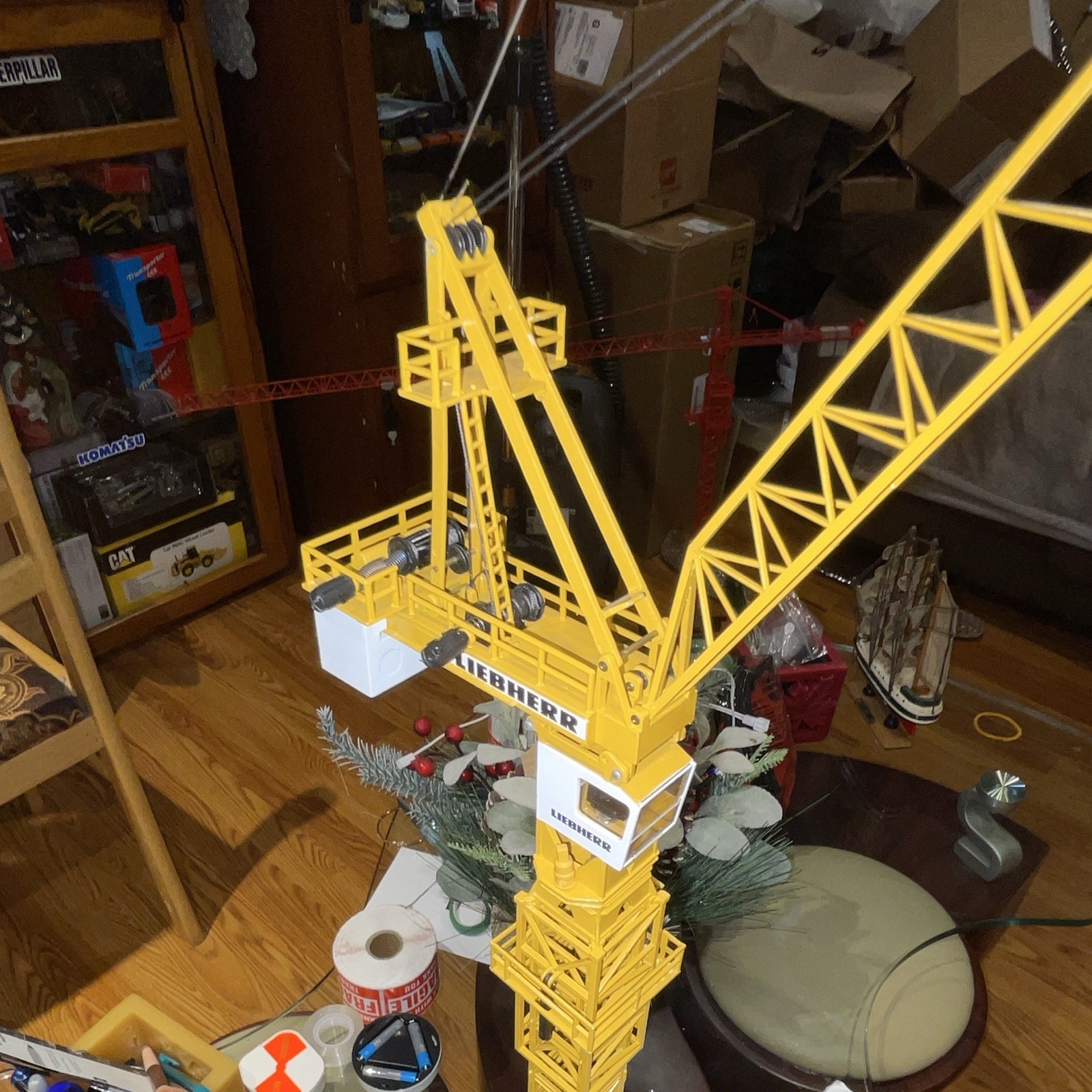 Liebherr HC-K Krane Tower Crane Diecast Model 1:50 Yellow Red White Black