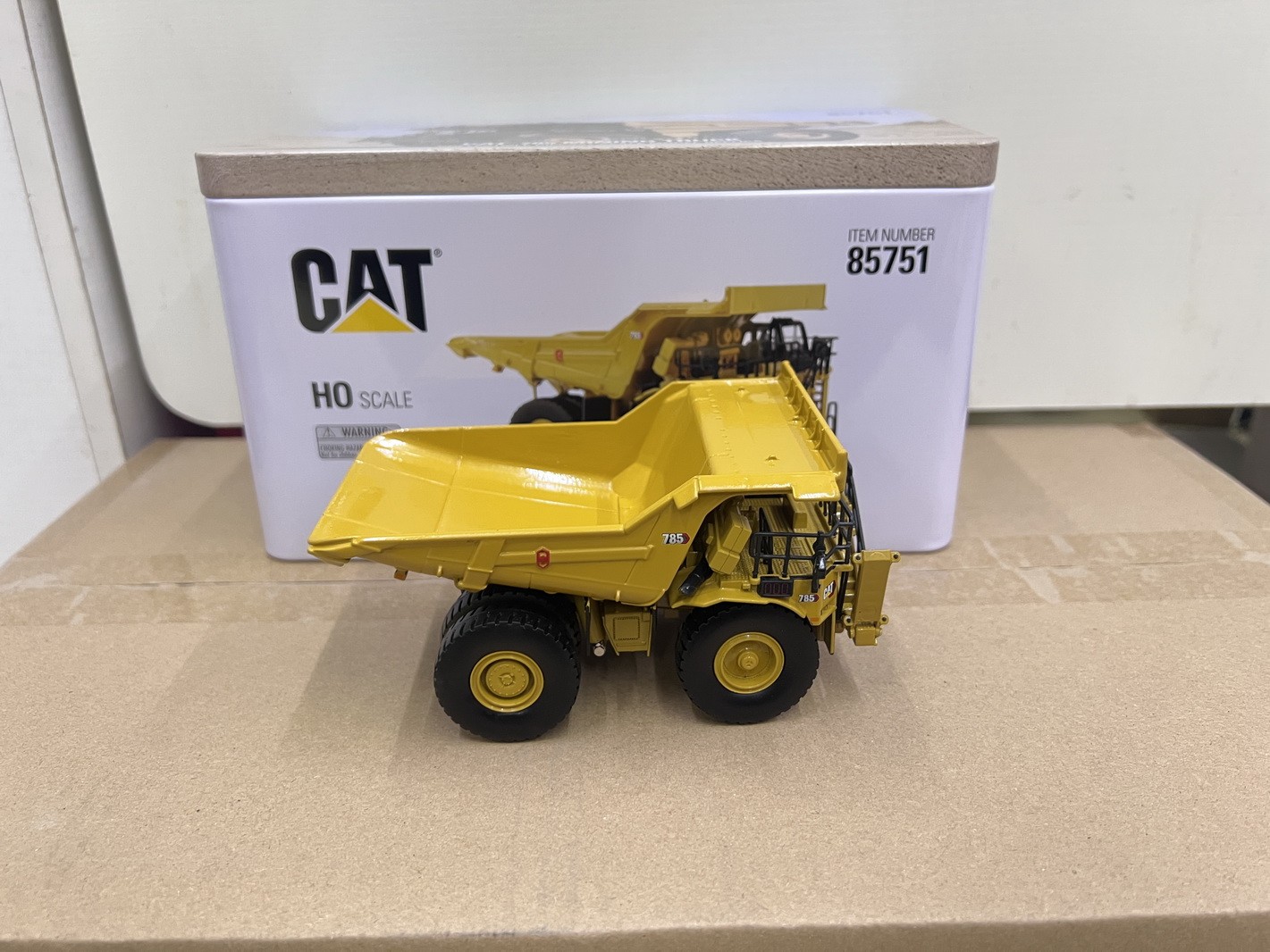 DM 1/87 HO Scale Cat 785 Mining Truck Diecast Model Toy Collection Gift 85751