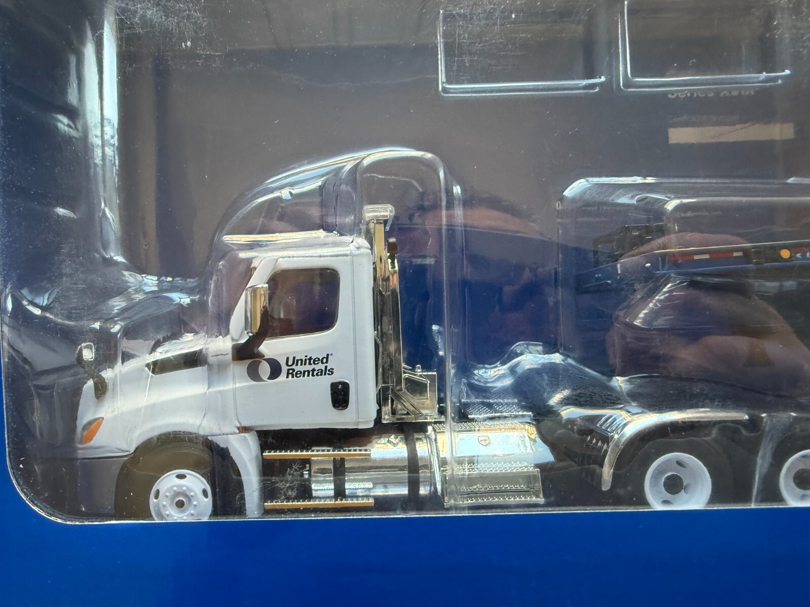 1/34 FIRST GEAR UNITED RENTALS FREIGHTLINER CASCADIA LANDOLL 930E JCB 512-83R