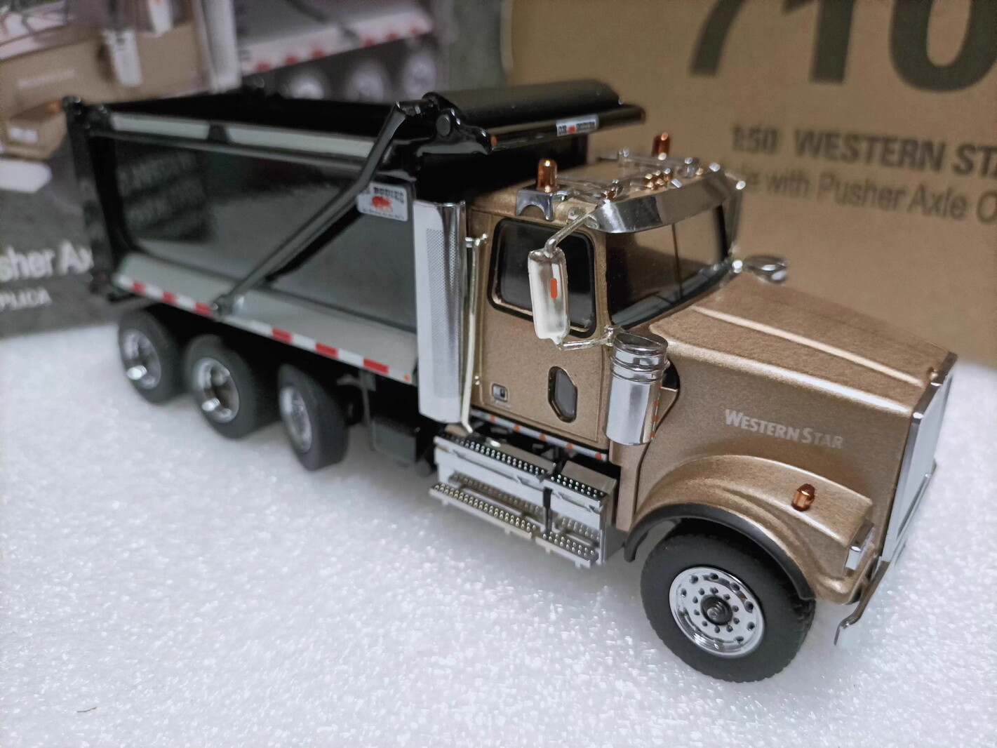 DM 1/50 WESTERN STAR 4900 SFFA Tandem Axle DUMP TRUCK Diecast Model 71080