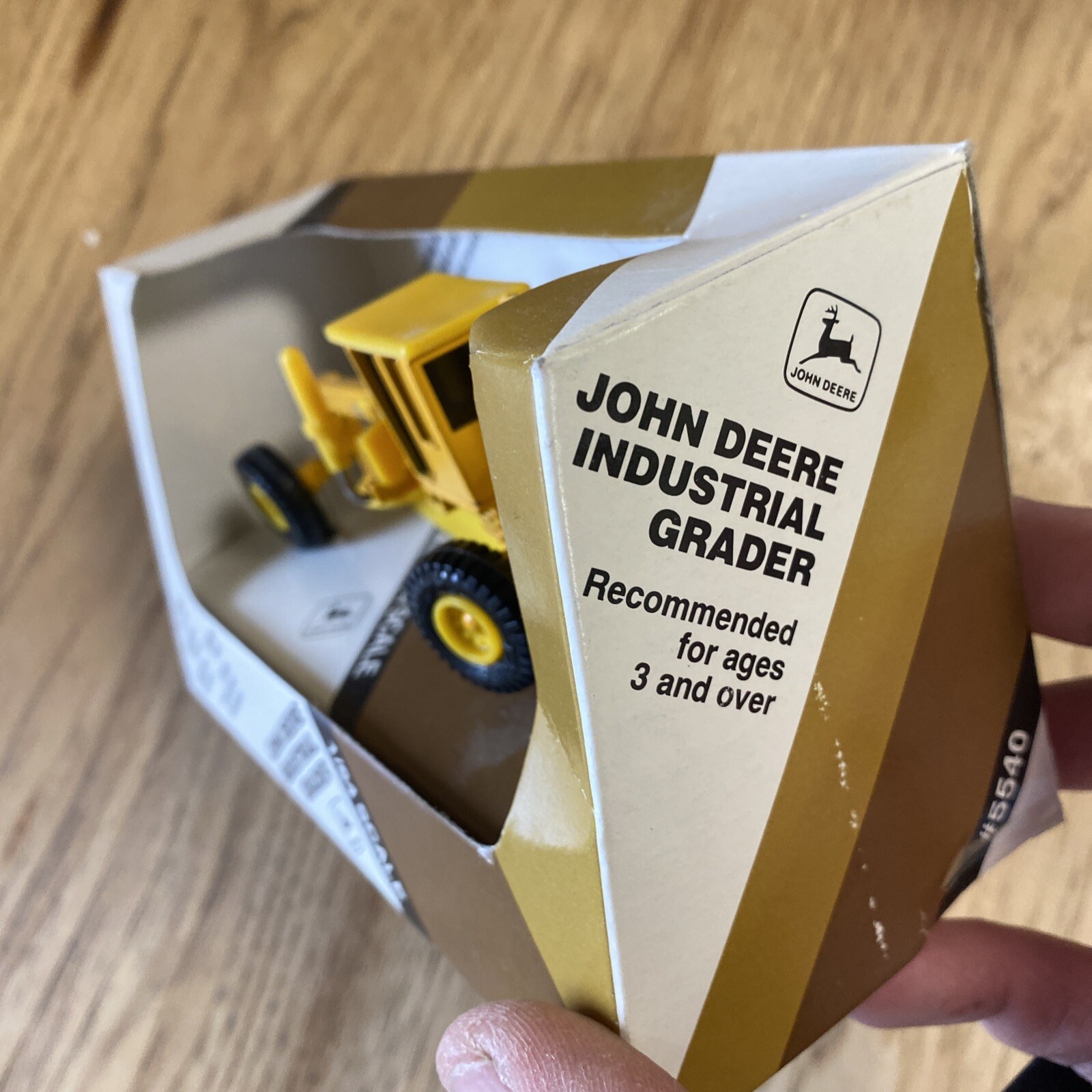 1987 ERTL TOY JOHN DEERE INDUSTRIAL ROAD GRADER DIECAST MODEL BOX 1: 64 SCALE