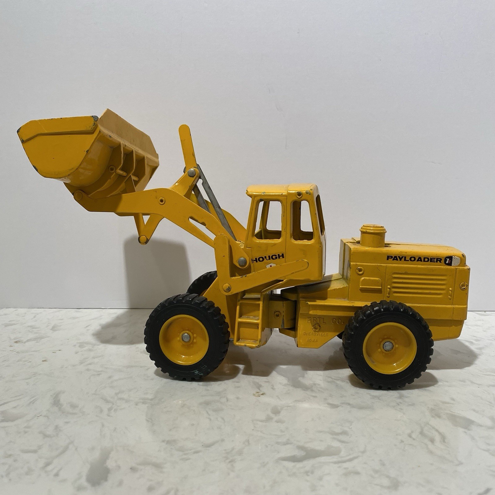 ERTL International Harvester IH Hough Payloader Articulated Bucket Loader